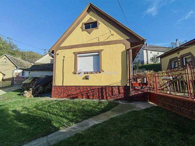 Eladó családi ház, Cikón 35.99 M Ft, 4 szobás