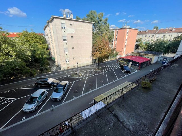 Eladó téglalakás, Szegeden 34.9 M Ft, 1 szobás
