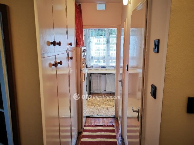 Eladó panellakás, Budapesten, III. kerületben 64.9 M Ft, 2 szobás
