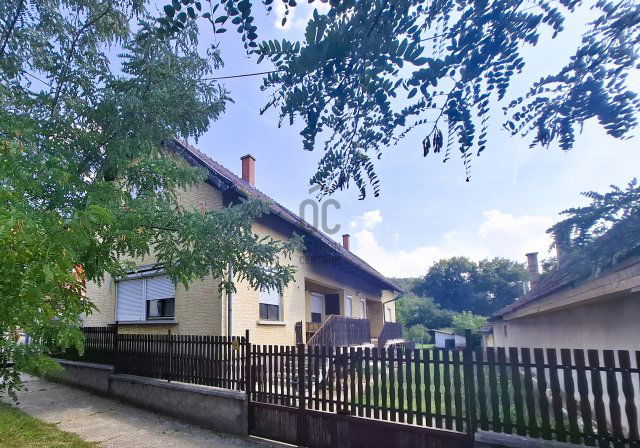 Eladó családi ház, Kerepesen 98.8 M Ft, 6 szobás