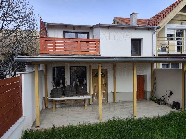 Eladó nyaraló, Csopakon 79.99 M Ft, 4 szobás