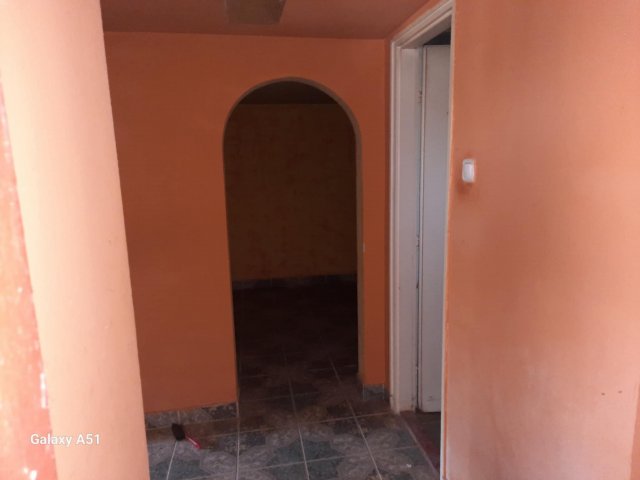Eladó családi ház, Szakcson 5.65 M Ft, 1 szobás