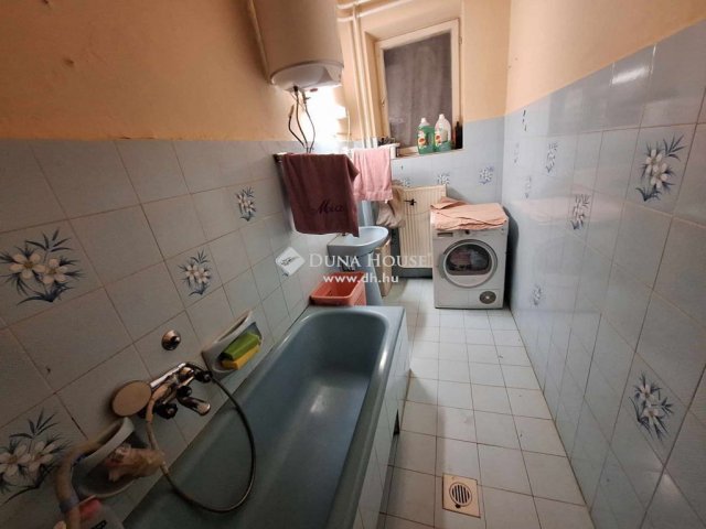 Eladó téglalakás, Sárváron 38 M Ft, 5 szobás