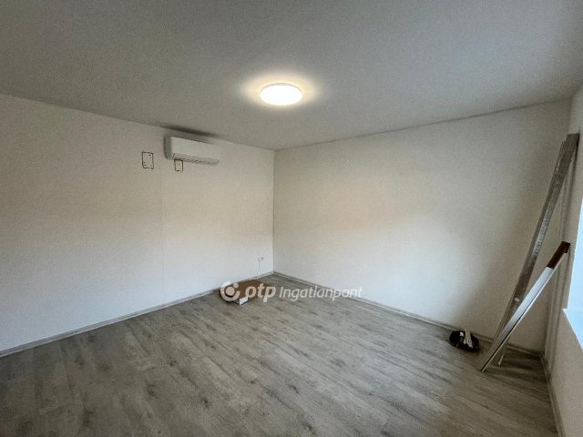 Eladó családi ház, Előszálláson 65 M Ft, 3 szobás