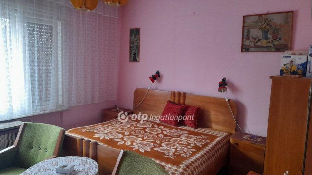 Eladó családi ház, Szegeden 72 M Ft, 3 szobás