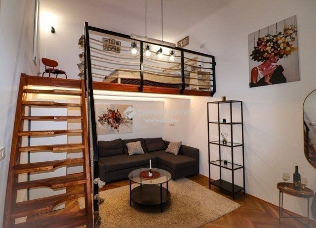 Eladó téglalakás, Budapesten, VI. kerületben 57.9 M Ft, 1 szobás