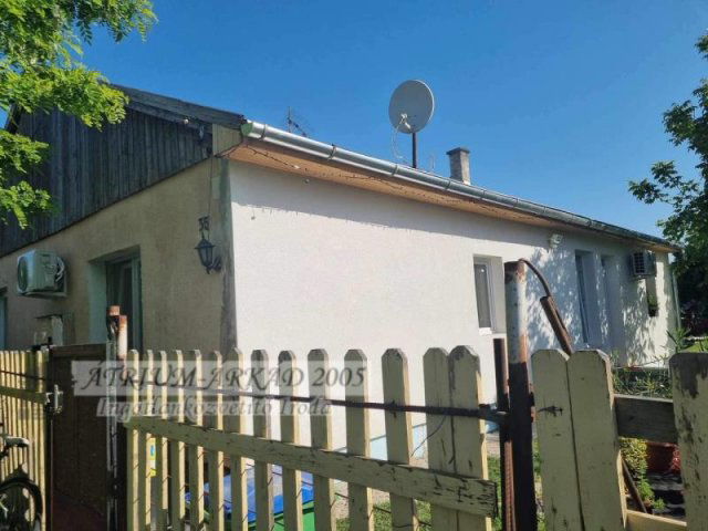 Eladó családi ház, Adonyban 44.5 M Ft, 4 szobás