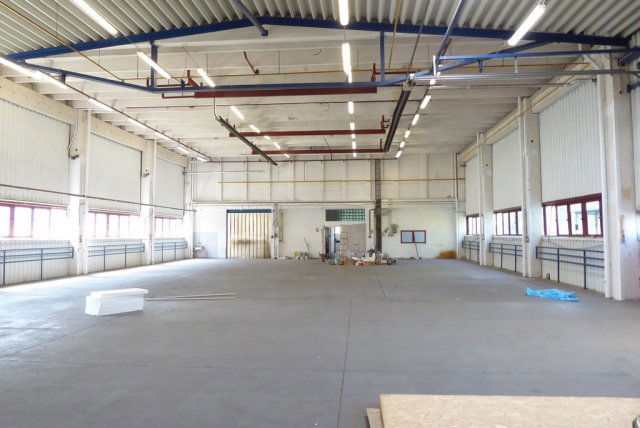 Kiadó ipari ingatlan, Pécsett 1680 E Ft / hó