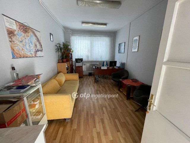Eladó iroda, Dunaújvárosban 380 M Ft / költözzbe.hu