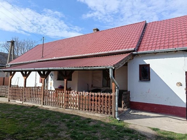 Eladó családi ház, Sárándon 41.5 M Ft, 2 szobás