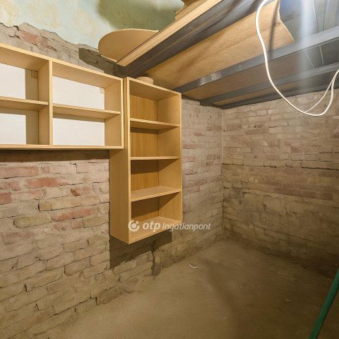 Eladó téglalakás, Budapesten, XIV. kerületben 10 M Ft, 1 szobás