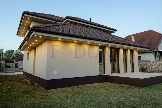 Eladó családi ház, Üllőn 184.6 M Ft, 4 szobás