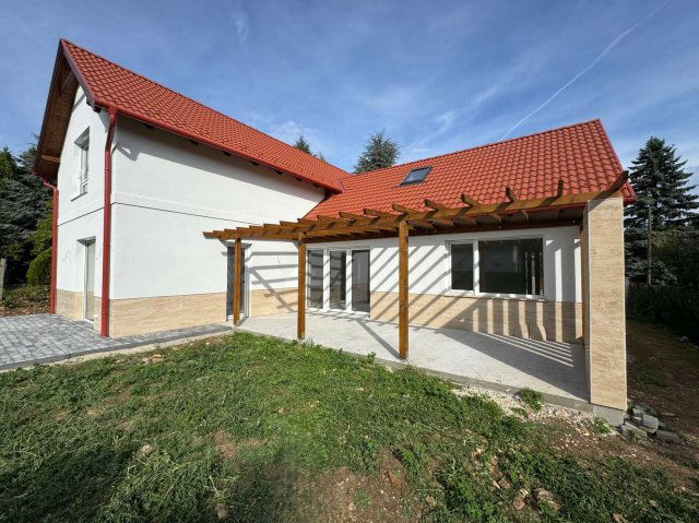 Eladó családi ház, Nagykovácsiban 209.9 M Ft, 5 szobás