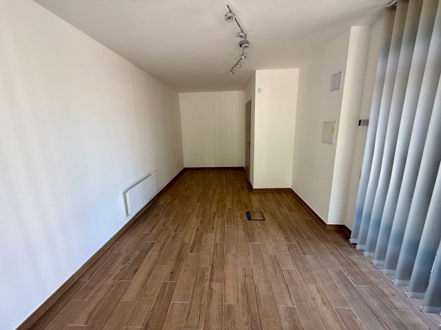 Kiadó üzlethelyiség, Móron 120 E Ft / hó / költözzbe.hu