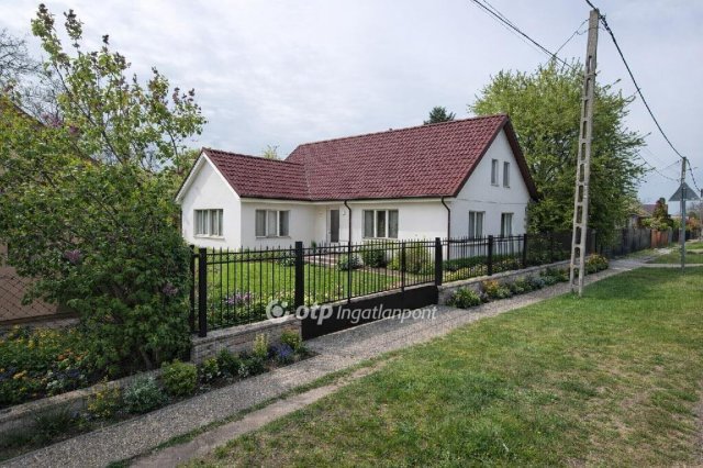 Eladó családi ház, Érden 90 M Ft, 3+2 szobás