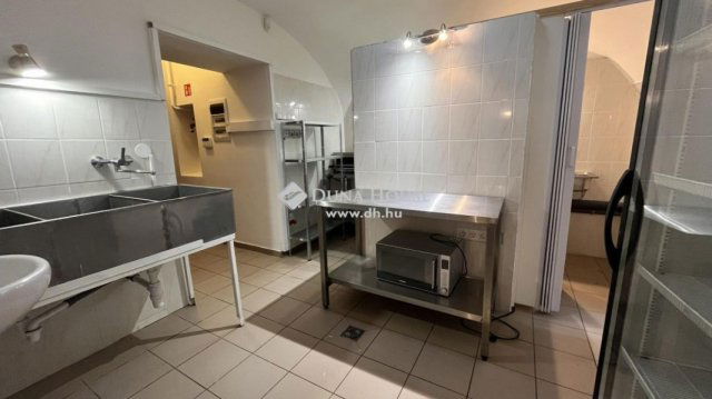 Eladó üzlethelyiség, Szombathelyen 39.4 M Ft