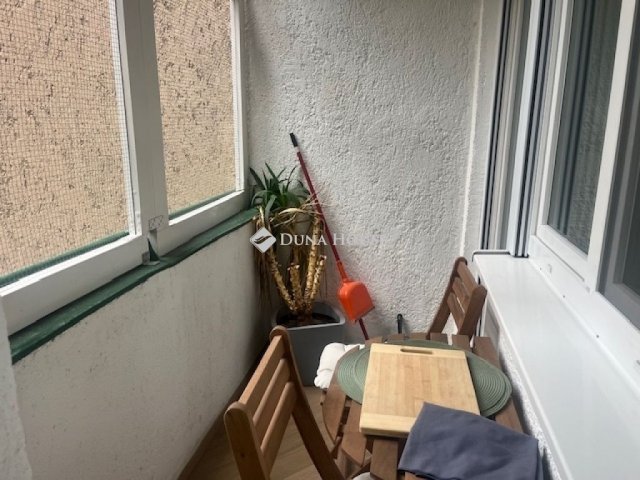 Eladó téglalakás, Pécsett 122 M Ft, 4 szobás