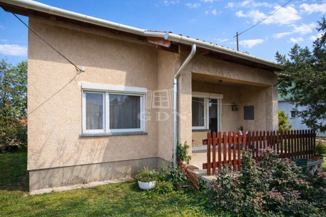 Eladó családi ház, Érden 74.99 M Ft, 2 szobás