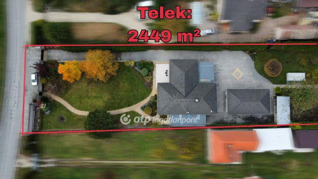 Eladó családi ház, Pápán 122.9 M Ft, 3+1 szobás