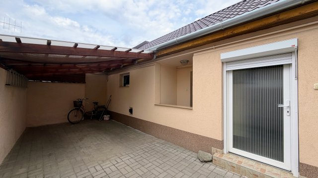 Eladó családi ház, Baján 32.5 M Ft, 2 szobás