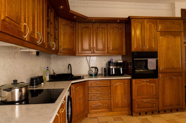 Eladó családi ház, Kecskéden 109 M Ft, 8 szobás