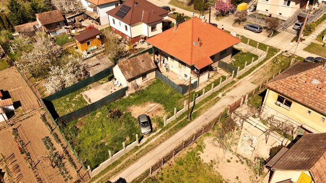 Eladó családi ház, Vácon 109.9 M Ft, 5 szobás