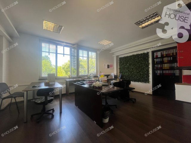 Eladó iroda, Kecskeméten 55.9 M Ft, 6 szobás