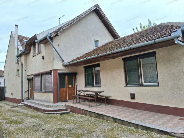 Eladó családi ház, Törökszentmiklóson 41.9 M Ft