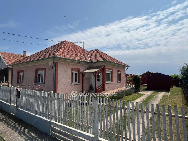 Eladó családi ház, Tápiógyörgyén 36.9 M Ft, 2 szobás