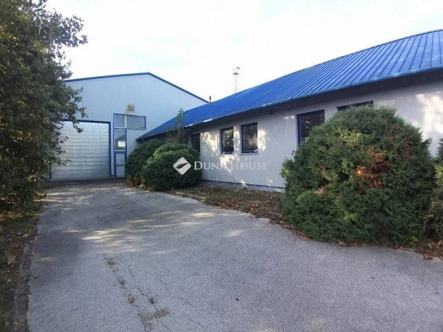 Eladó ipari ingatlan, Szigetújfalun, Fő úton 250 M Ft