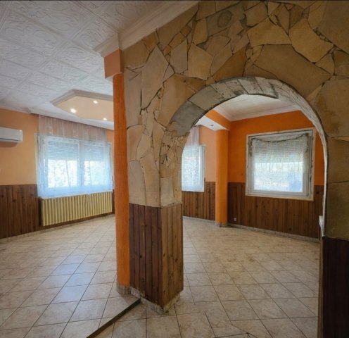 Eladó családi ház, Kunszentmiklóson 44.9 M Ft, 4 szobás
