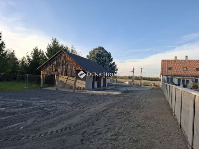 Eladó telek, Győrújfalun 64.9 M Ft / költözzbe.hu
