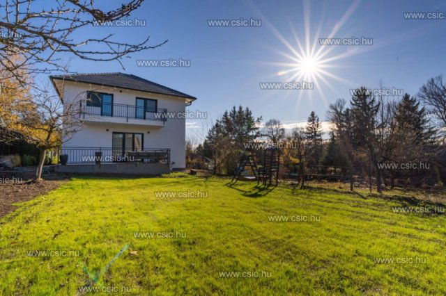 Eladó családi ház, Szentendrén 215 M Ft, 5 szobás