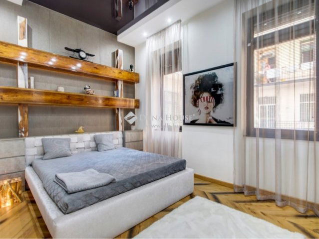 Eladó téglalakás, Budapesten, V. kerületben 250 M Ft, 3 szobás