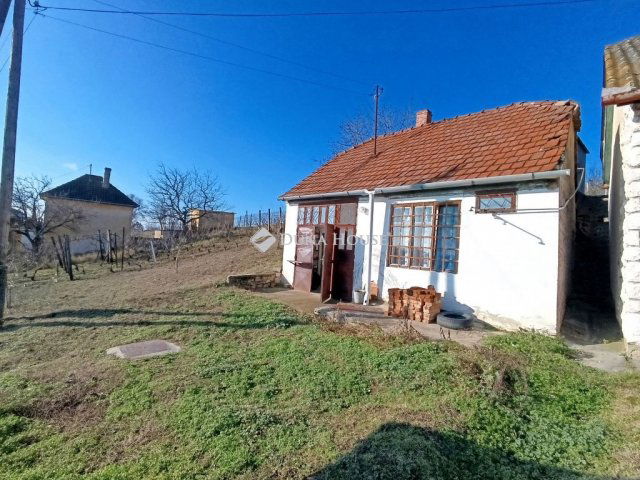 Eladó nyaraló, Mohácson 4.9 M Ft, 2 szobás