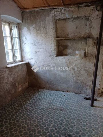 Eladó családi ház, Pécsett 36 M Ft, 4 szobás