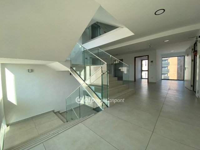 Eladó téglalakás, Siófokon 129.9 M Ft, 2 szobás