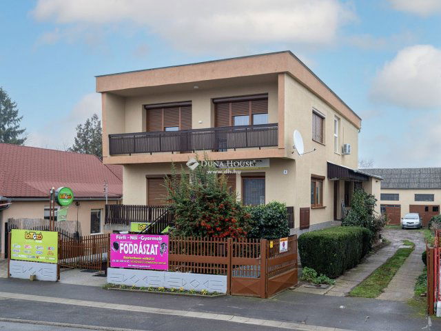 Eladó családi ház, Újfehértón 99 M Ft, 4+1 szobás