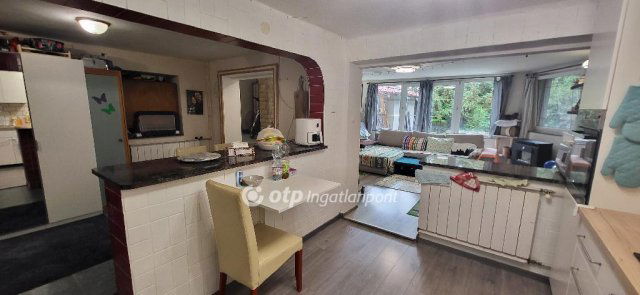 Eladó családi ház, Budakeszin 174.7 M Ft, 9 szobás