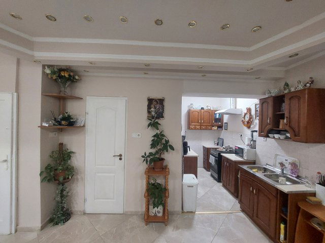 Eladó családi ház, Esztergomban 56 M Ft, 3 szobás