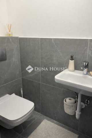 Eladó téglalakás, Szegeden 145 M Ft, 4 szobás