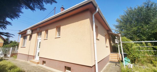 Eladó ikerház, Dunakeszin 116 M Ft, 2 szobás