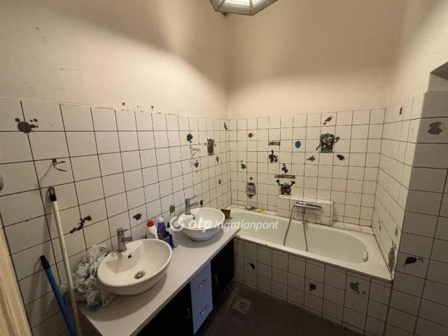 Eladó téglalakás, Budapesten, VI. kerületben 89 M Ft, 3+1 szobás