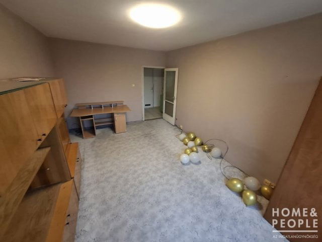 Eladó téglalakás, Szegeden 62.5 M Ft, 3 szobás