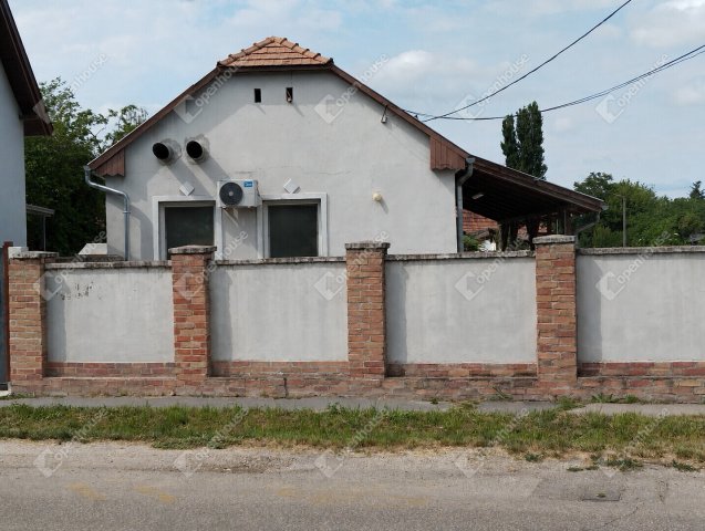 Eladó családi ház, Győrött 64.9 M Ft, 3 szobás