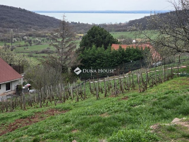 Eladó telek, Felsőörsön 15 M Ft / költözzbe.hu