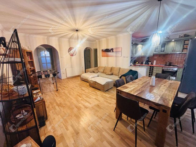 Eladó téglalakás, Szegeden 94.9 M Ft, 4 szobás