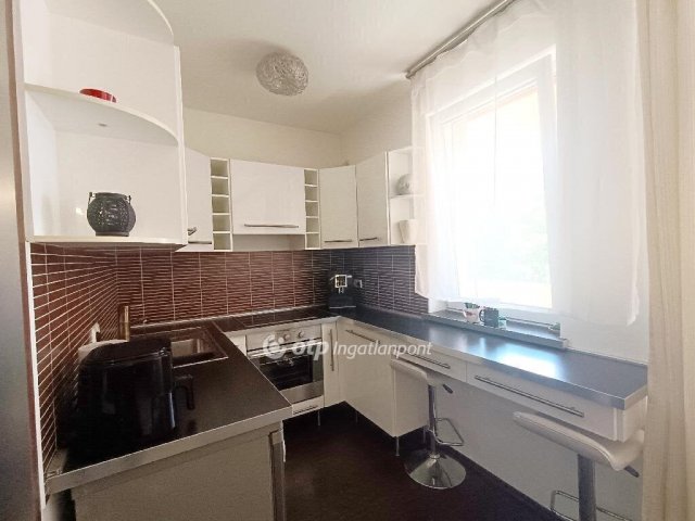 Eladó téglalakás, Szigetszentmiklóson 65 M Ft, 2 szobás