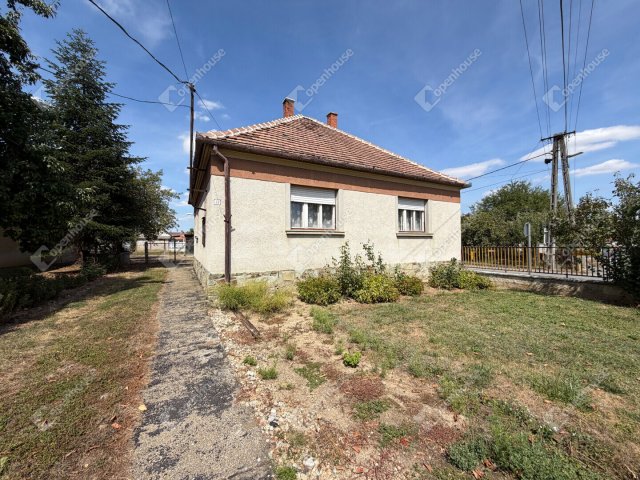 Eladó családi ház, Nárain 47.9 M Ft, 2 szobás