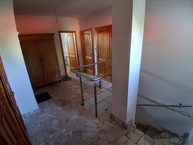 Eladó családi ház, Komáromban 131.2 M Ft, 5 szobás